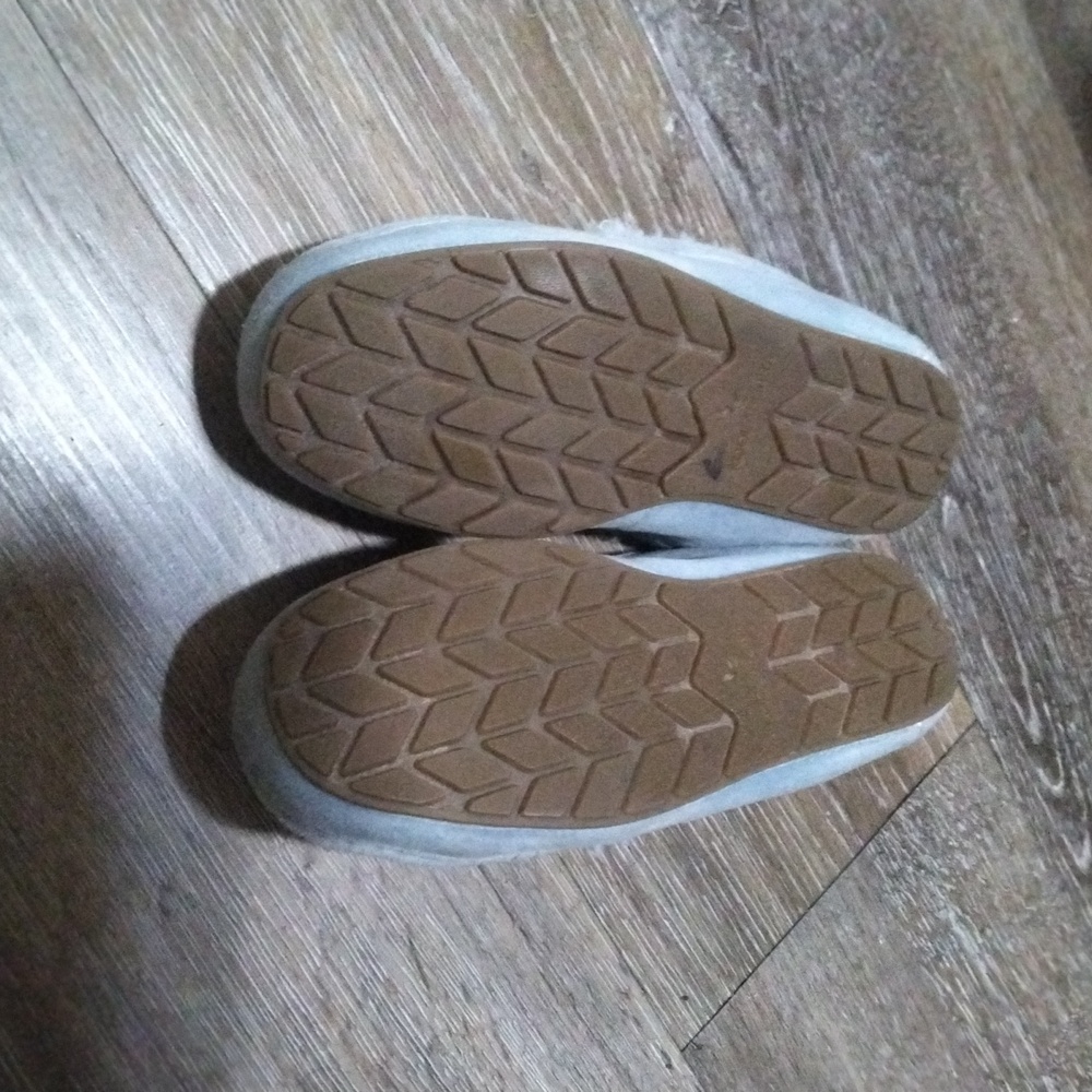 NWT: KOOLABURRA BY UGG; GIRLS RILEY SHIMMER MOCCASINS SLIPPERS. - Picture 6 of 8